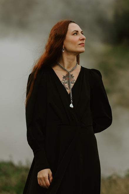 ARCTIC QUEEN TIE NECKLACE