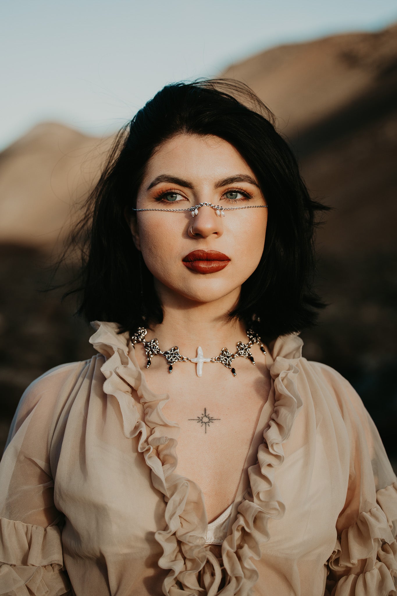 WHITE CROSS CHOKER