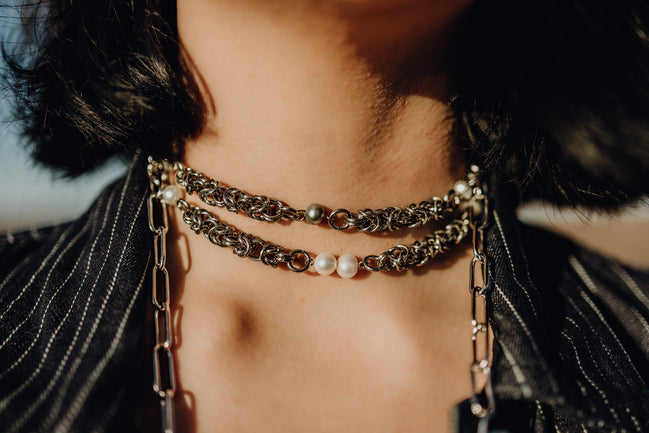 MOON CHOKER
