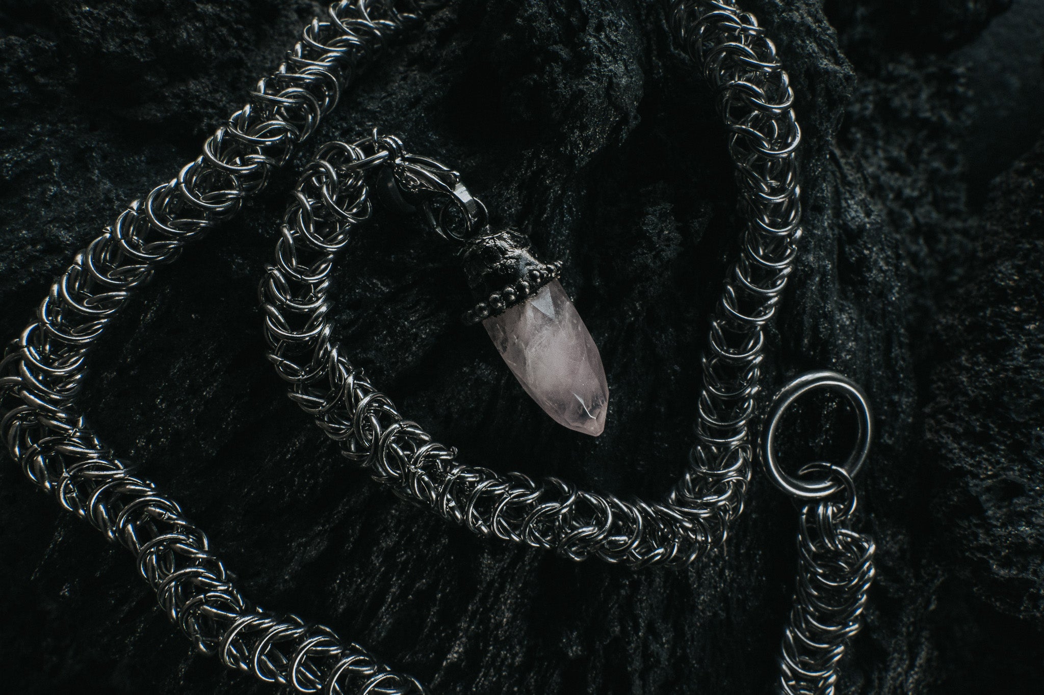ARCTIC CRYSTAL TIE NECKLACE