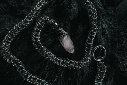 ARCTIC CRYSTAL TIE NECKLACE