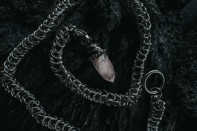 ARCTIC CRYSTAL TIE NECKLACE