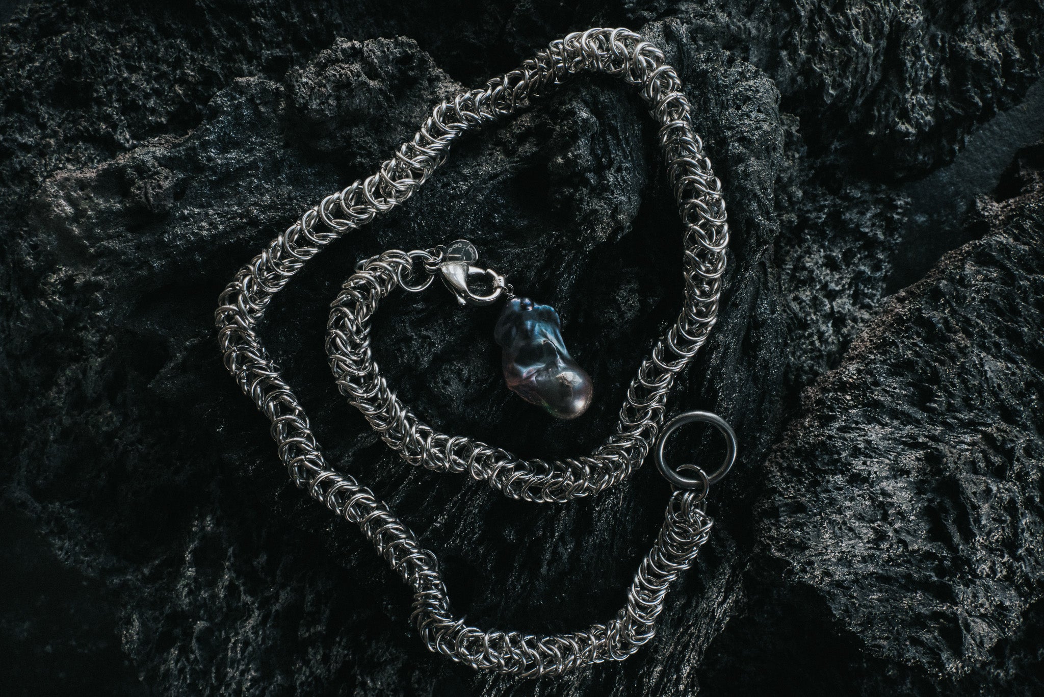 ARCTIC QUEEN TIE NECKLACE