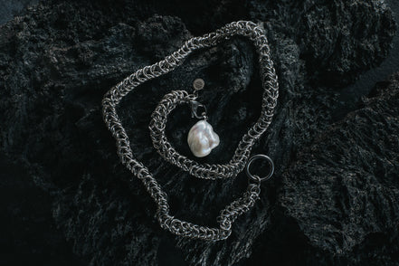 ARCTIC QUEEN TIE NECKLACE