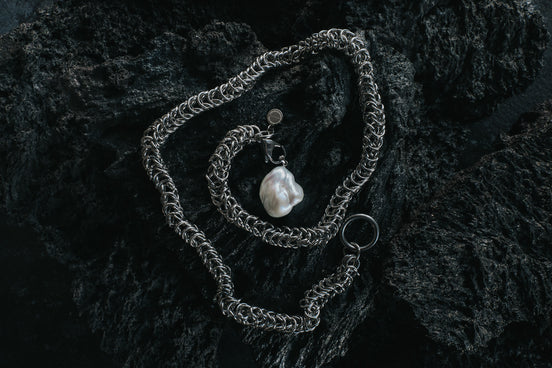 ARCTIC QUEEN TIE NECKLACE