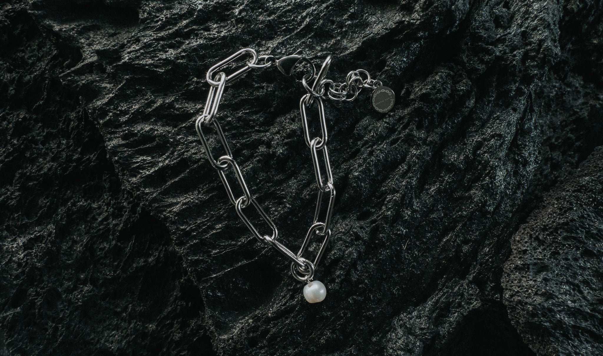 PAPERCLIP WHITE PEARL BRACELET