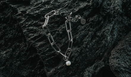 PAPERCLIP WHITE PEARL BRACELET