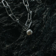 PAPERCLIP WHITE PEARL BRACELET