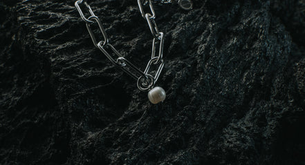 PAPERCLIP WHITE PEARL BRACELET