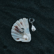 CHUNKY HOOP BAROQUE EARRINGS
