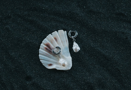 CHUNKY HOOP BAROQUE EARRINGS