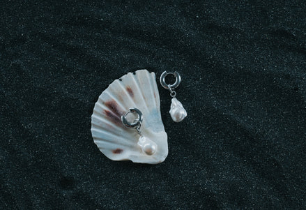 CHUNKY HOOP BAROQUE EARRINGS