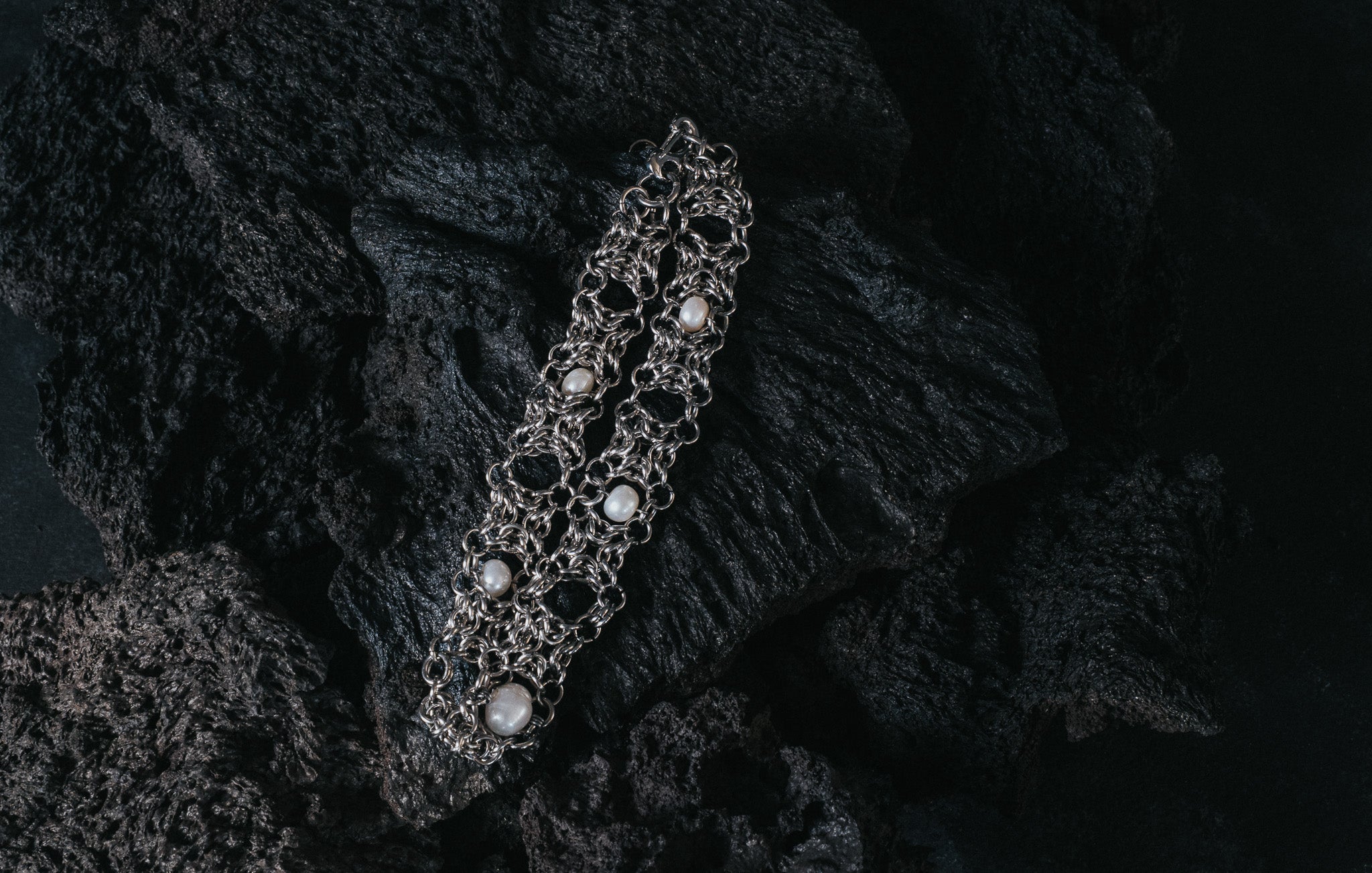 WHITE FLAME CHOKER