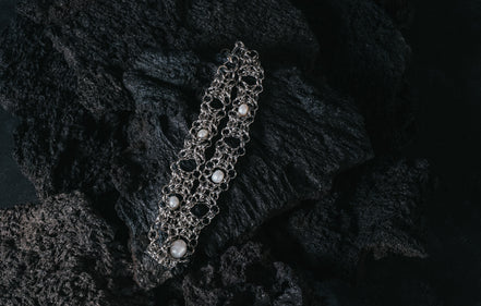 WHITE FLAME CHOKER