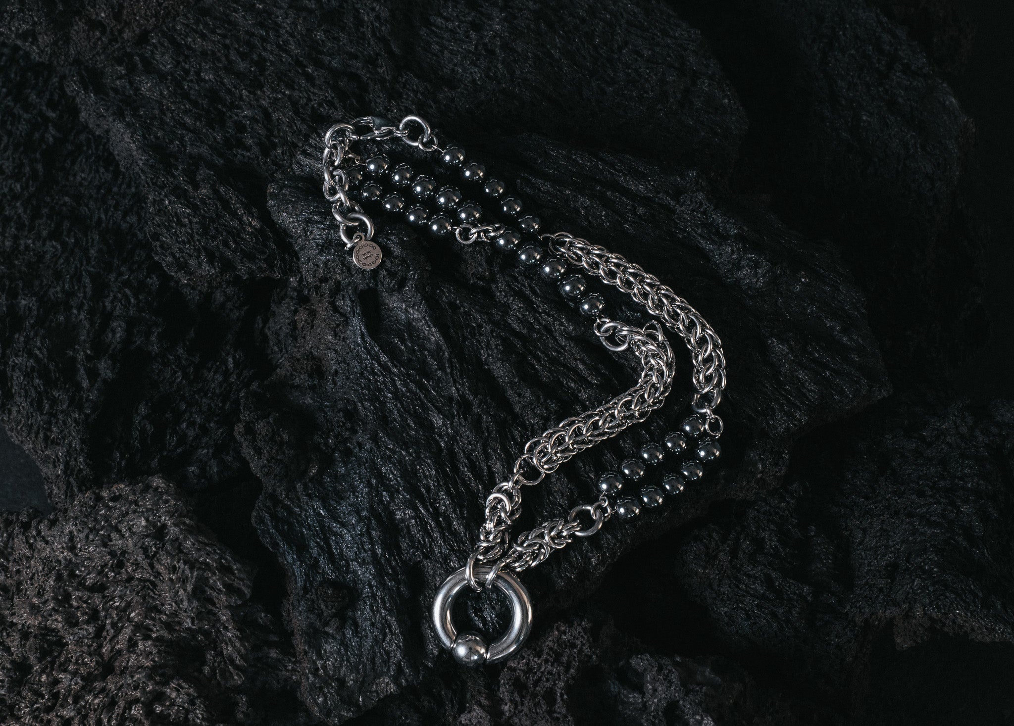 GRAVITY NECKLACE