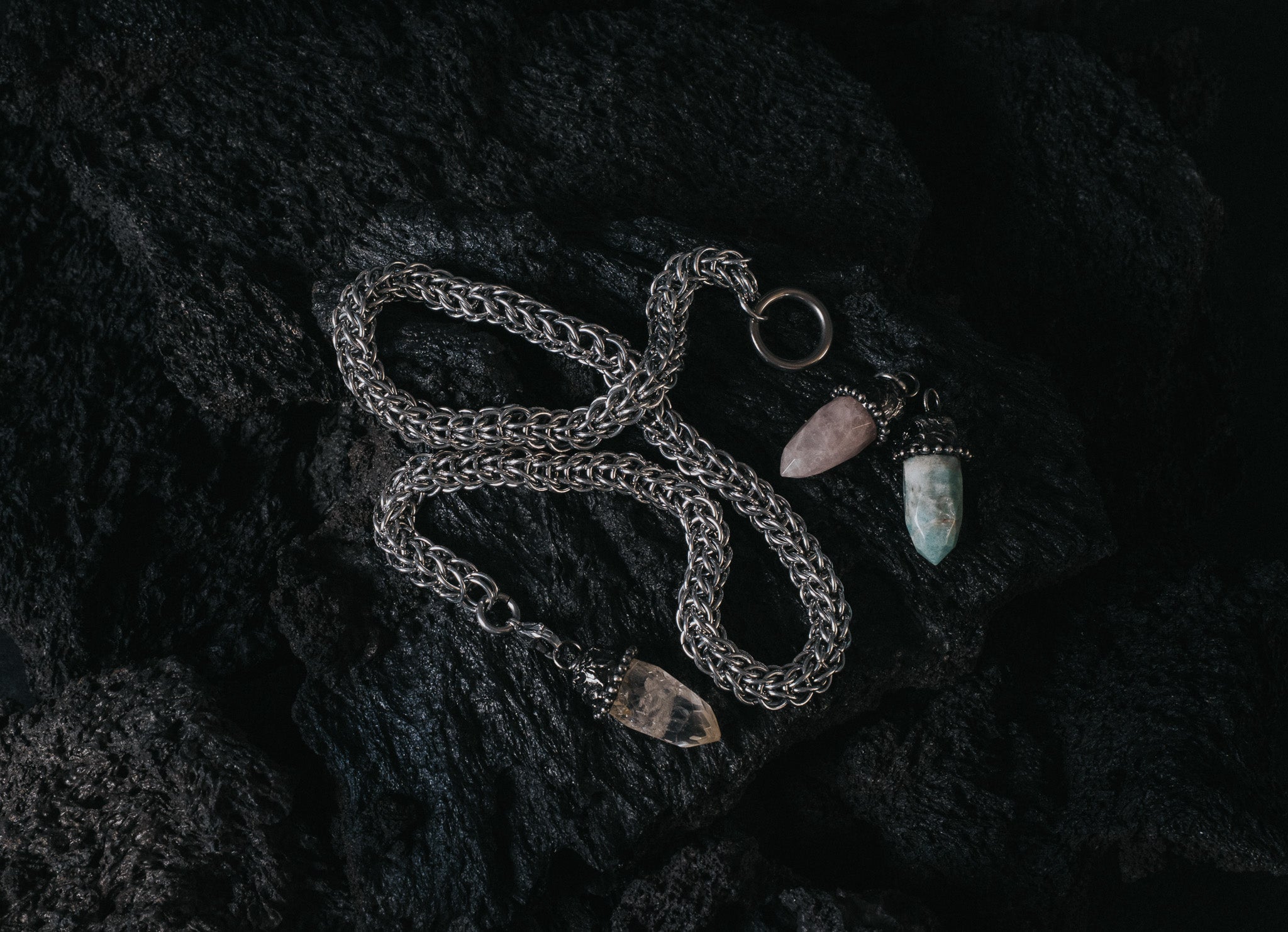 ARCTIC CRYSTAL TIE NECKLACE