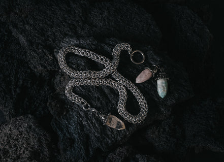 ARCTIC CRYSTAL TIE NECKLACE