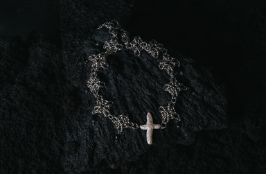 WHITE CROSS CHOKER