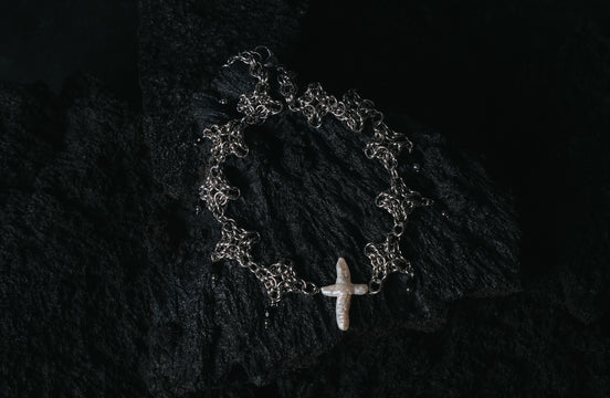 WHITE CROSS CHOKER