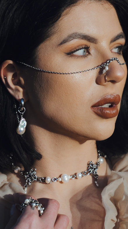 CHUNKY HOOP BAROQUE EARRINGS